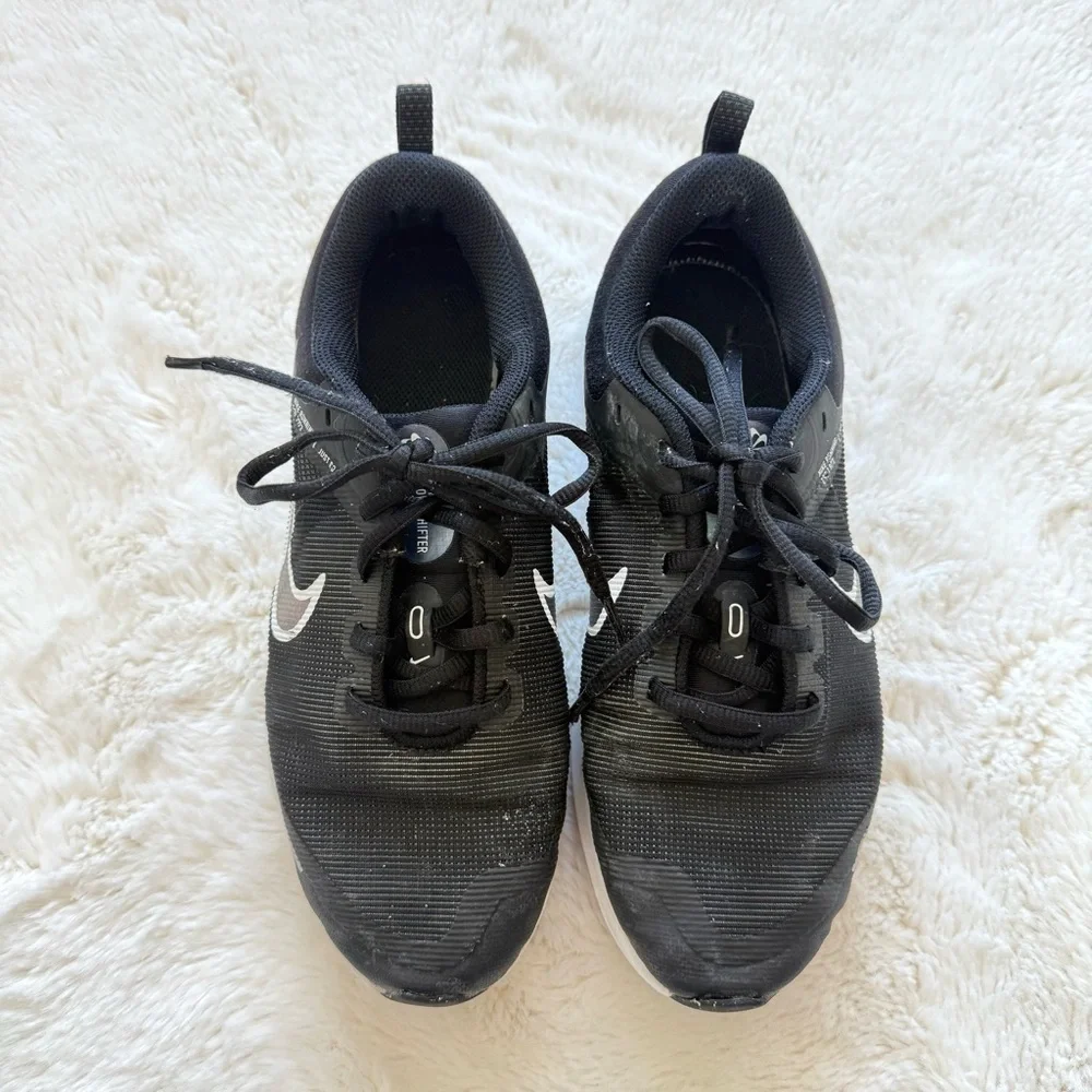 Nike girls shoes size 5.5 Y
